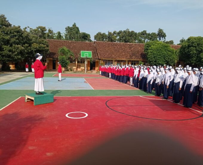 SMP Negeri 1 Dukuhseti Gelar Upacara Hari Pahlawan dengan Khidmat