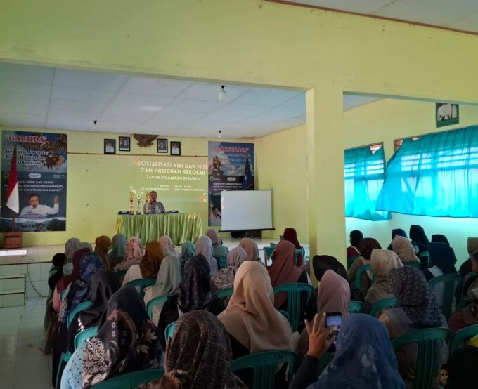 Penyampaian Visi Misi SMP Negeri 1 Dukuhseti oleh Kepala Sekolah